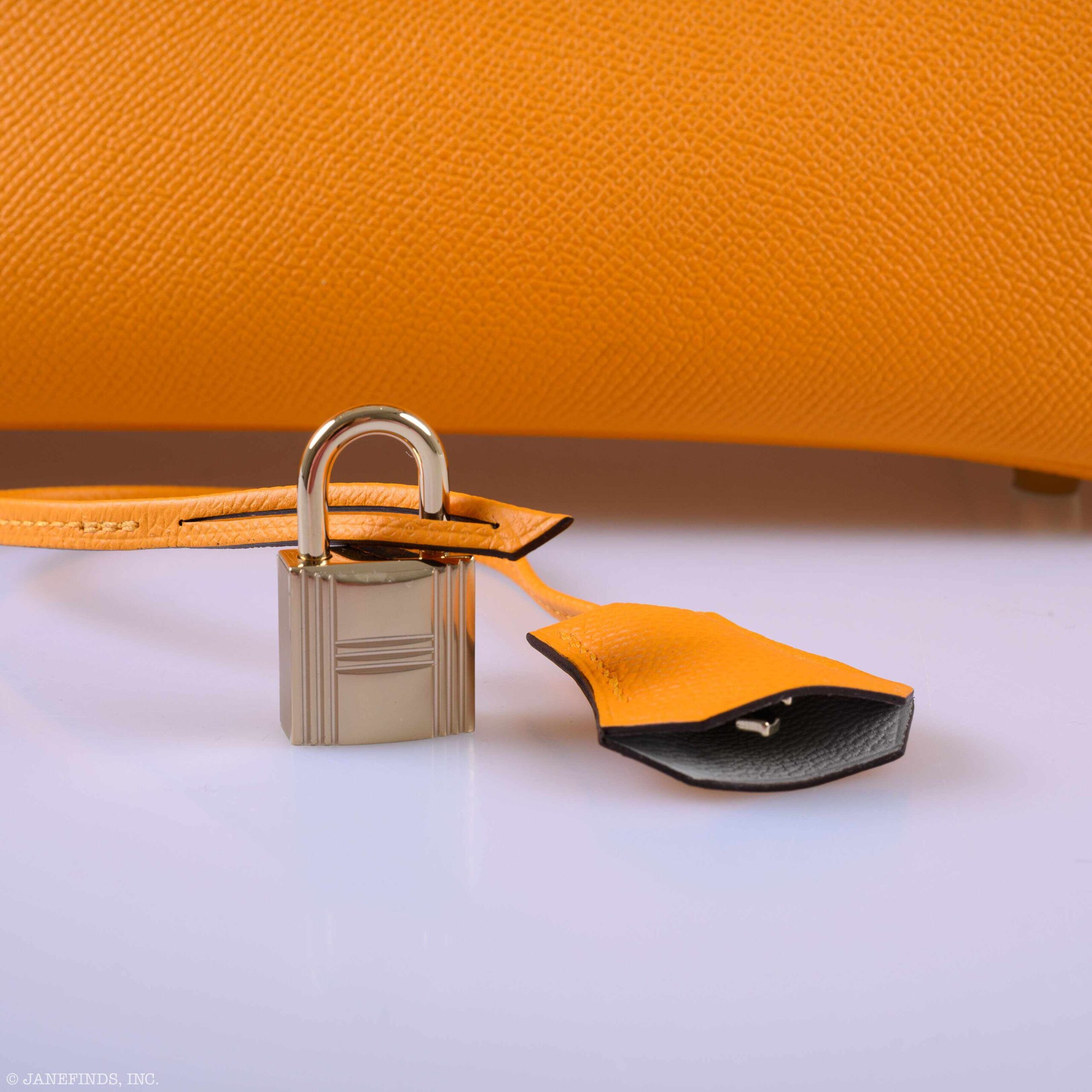 Hermès Birkin 30 - Elegant Jaune d'Or & Gris Mouette with Palladium Hardware 5 Hermès Birkin 30 - Elegant Jaune d'Or & Gris Mouette with Palladium Hardware - Image 5