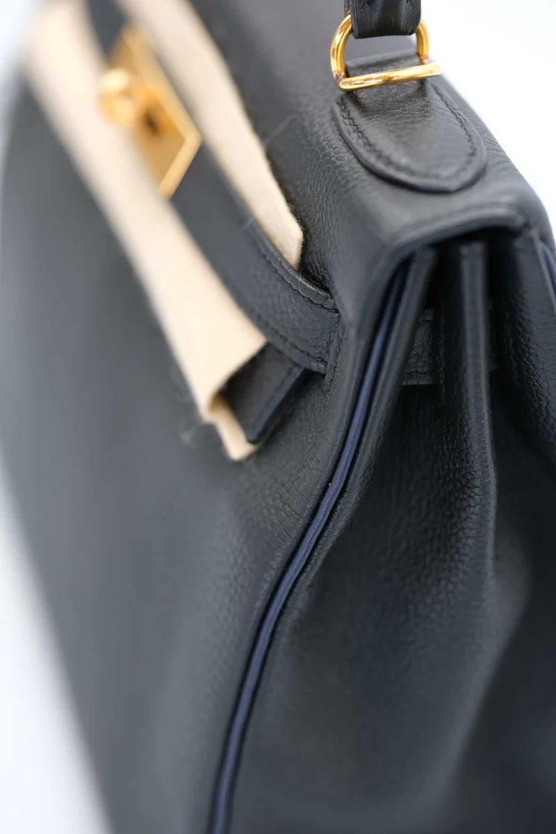 Hermès Kelly 28 HSS Black Togo Blue Piping Gold Hardware - Luxury Elegance 4 Hermès Kelly 28 HSS Black Togo Blue Piping Gold Hardware - Luxury Elegance - Image 4