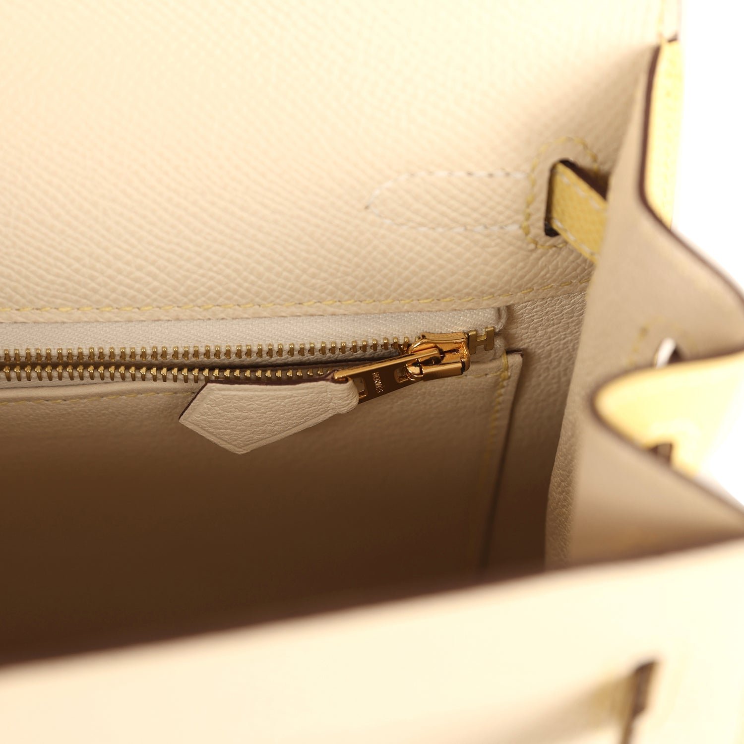 Hermes Special Order (HSS) Kelly Sellier 25 Craie, Jaune Poussin Epsom Gold Hardware - view 9