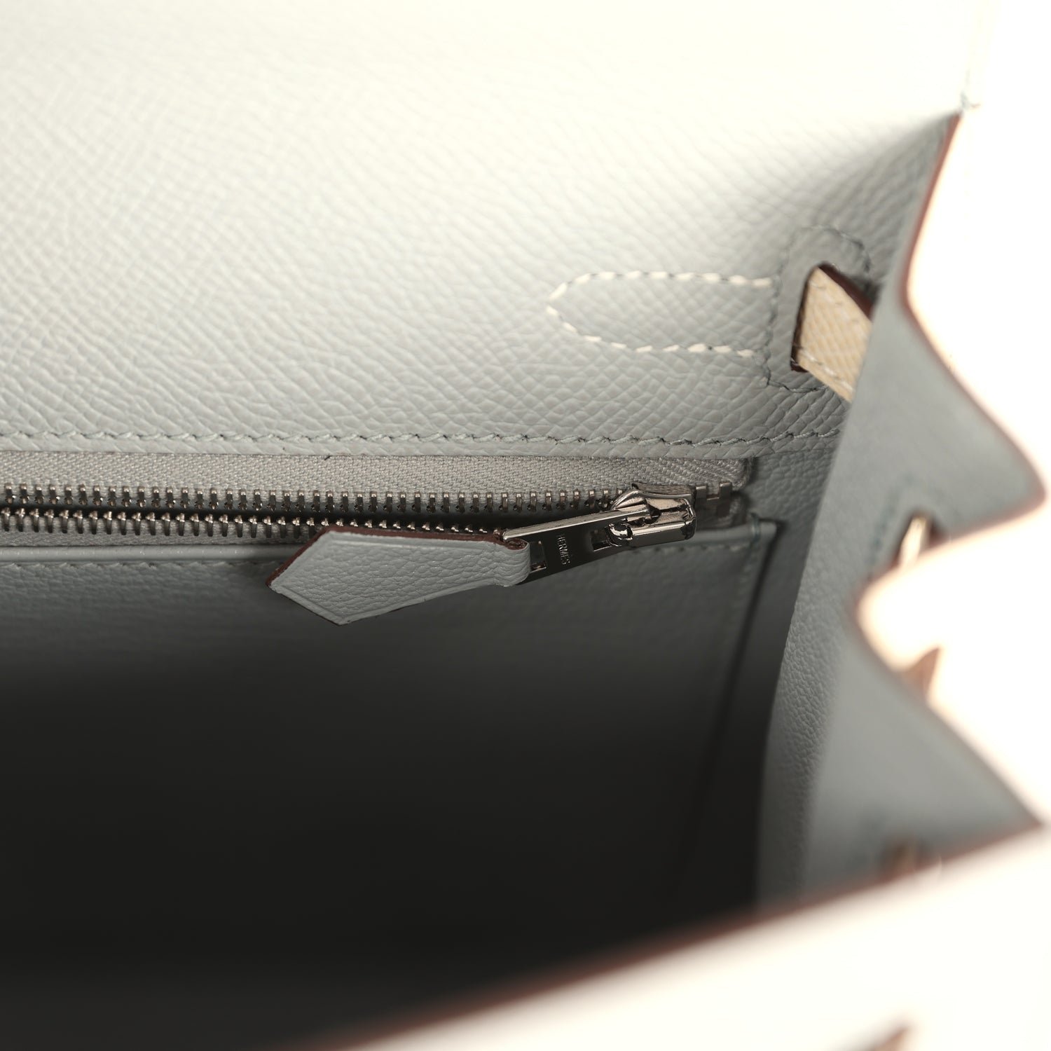 Hermes Special Order (HSS) Kelly Sellier 25 Bleu Glacier, Craie Epsom Palladium Hardware - view 9