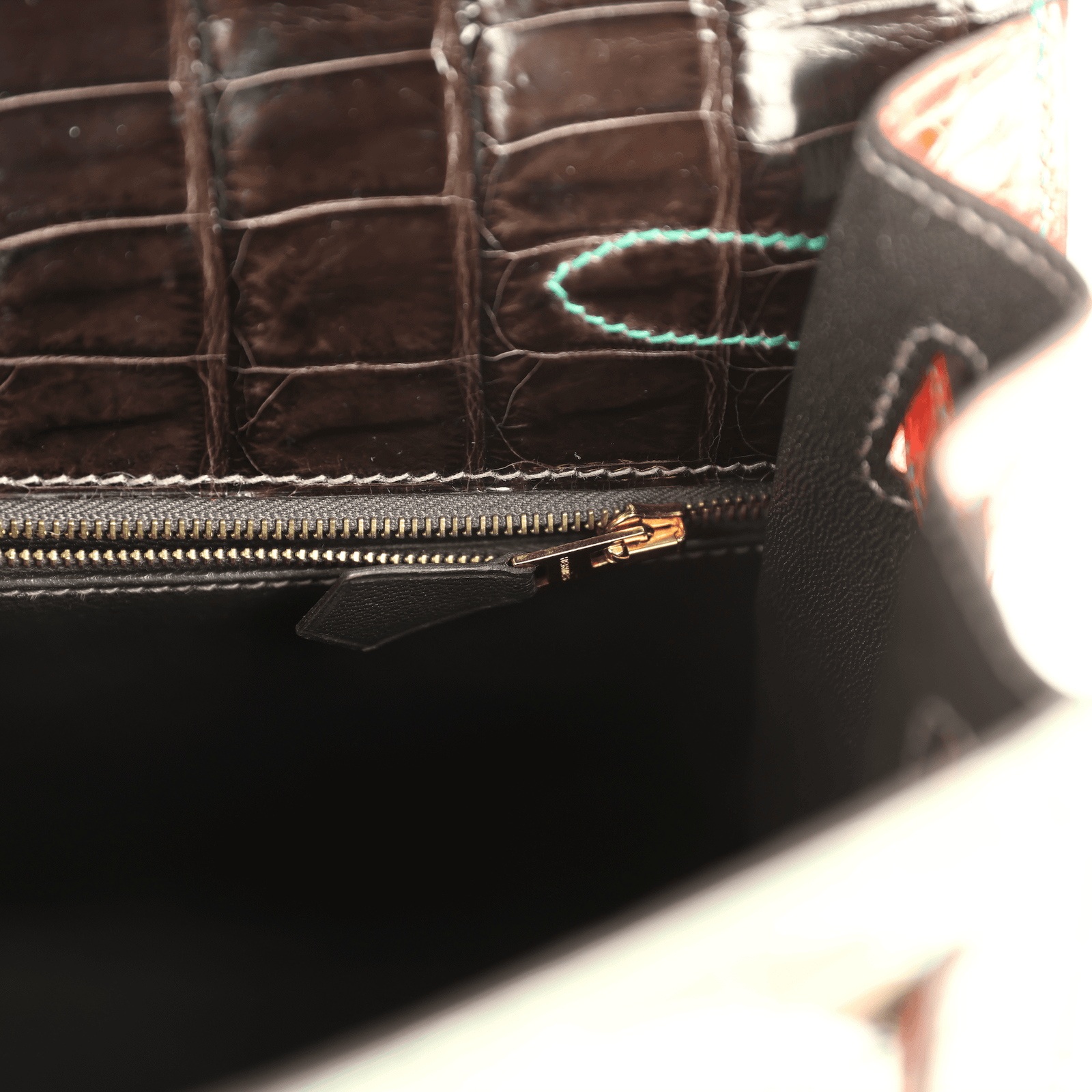 Pre-owned Hermes Special Order (HSS) Kelly Sellier 32 Graphite, Gris Tourterelle and Geranium Shiny Niloticus Crocodile Brushed Gold Hardware - view 9